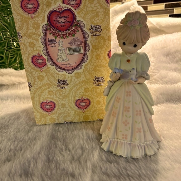 In Box Charity Begins in the Heart Precious Moments - Picture 2 of 8